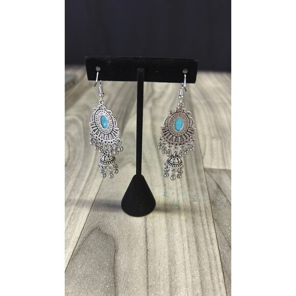 Turquoise dangly earrings - Picture 3 of 5